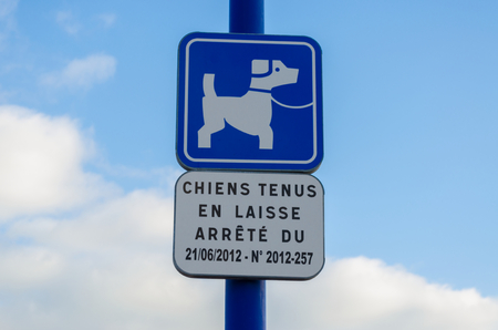 A French street sign which warns that dogs must be kept on their leads.の写真素材
