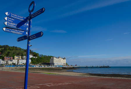 Llandudno, UK : May 6, 2019: A general scenic view of the promenade on North Shore, Llandudno. Very few people are out to enjoy the morning sunshine.のeditorial素材