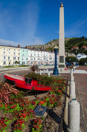 Llandudno, UK : May 6, 2019: The Llandudno war memorial is located on the promenade.のeditorial素材