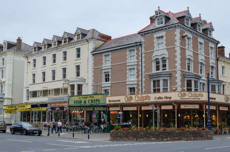 Llandudno, UK: Aug 27, 2019: A general street scene of St. Geroge's Place which is home to several cafes and restaurants.のeditorial素材