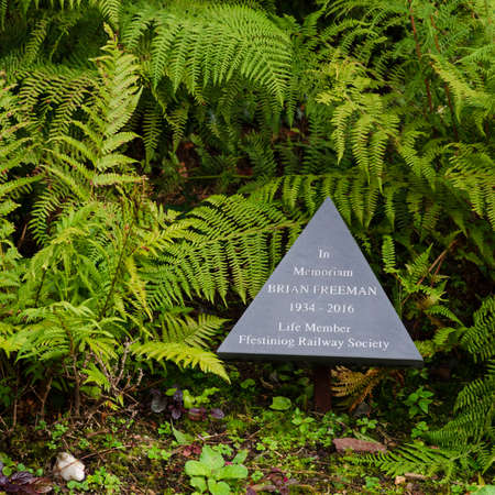 Blaenau Ffestiniog, North Wales, UK: Sep 14, 2017: A triangular slate memorial plaque is dedicated to Brian Freeman who was a life member of the Ffestiniog Railway Society.のeditorial素材