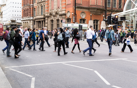 Busy commuters cross the frantic Bishopsgate road to gain entrance to Liverpool Street Station in August 2015のeditorial素材