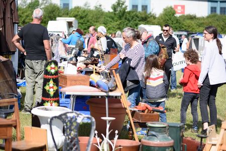 CHELMSFORD, ESSEX/ENGLAND - 1ST JUNE 2019 - People visiting a car boot sale in Boreham Essex where they can buy cheap and unusual items during the summer of 2019のeditorial素材