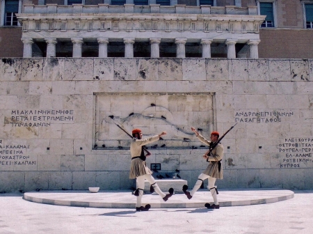 Greek soldiers in front of Athens parliamentのeditorial素材