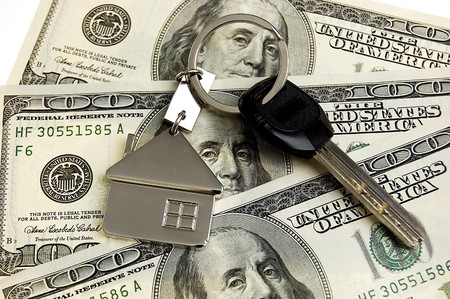 Real estate concept - keys on stack of dollarsの写真素材