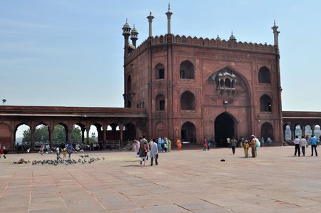 OLD DELHI, INDIA - 24 OCTOBER, 2009:  An unidentified group of worshippers head to Jama Masjid Mosque in Old Delhi on October 24, 2009. Jama Masjid is the principal mosque of Old Delhi in India.のeditorial素材