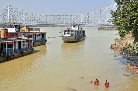 KOLKATA, INDIA - 27 OCTOBER 2009: An unidentified indian men wash themselves in Hooghly River on October 27, 2009. At present time this river, like the others in India, is being polluted tremendously.のeditorial素材
