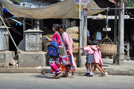 NEW DELHI, INDIA - 27 OCTOBER 2009: Indian mothers accompany their children from school in New Delhi on October 27, 2009. Education has been made free for children for 6 to 14 years of age in India.のeditorial素材
