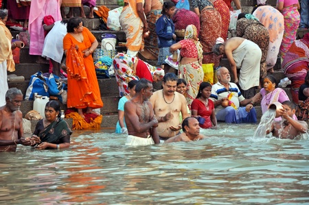 VARANASI, INDIA - 29 OCTOBER, 2009: An unidentified group of Indian people wash themselves in the river Ganga on October 29, 2009.  The holy ritual of washing is held every day.のeditorial素材