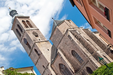 KUTNA HORA, CZECH REPUBLIC - AUGUST 12: View of church of St. James in Kutna Hora, city protected by UNESCO, on August 12, 2011 in Kutna Hora, Czech Republic.のeditorial素材