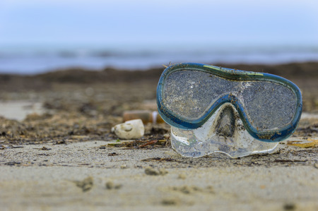 Diving mask abandoned on a beachの写真素材