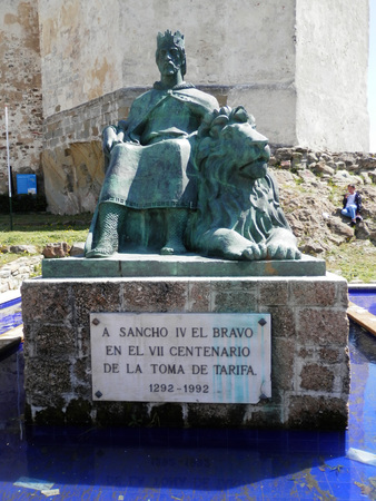 Tarifa, Spain - March 31, 2019: Statue of seated famous king of Tarifaのeditorial素材