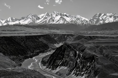 The terrain of the Grand Canyon is thrilling and majestic, and the gorgeous colors make the Grand Canyon look like an oil painting, which makes tourists linger and forget to return.の写真素材