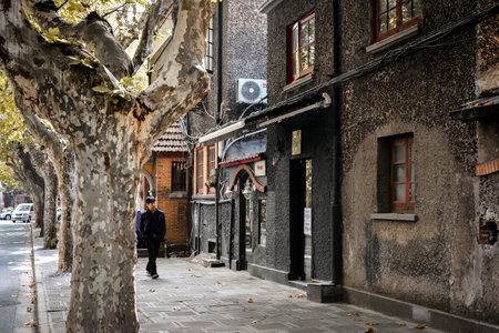 The buildings on many streets in Shanghai still retain the humanistic style of the early 19th century, giving people a nostalgic atmosphereの写真素材
