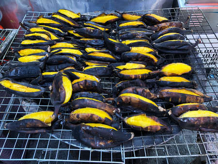 Grilled Silver Bluggoe banana in thailand marketの写真素材