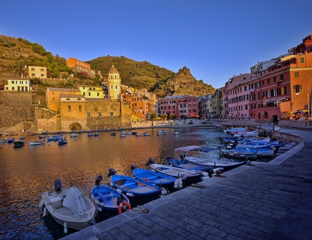 sunset in Vernazza fishing village, Cinque Terre, Italyのeditorial素材
