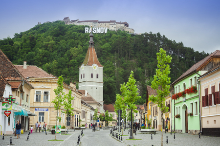 RASNOV, ROMANIA - AUGUST 14 2017: Rasnov old city and fortress on the hill in Romaniaのeditorial素材