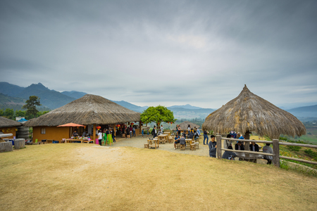MAE HONG SON, THAILAND - JAN 2, 2017: Many people sitting at the viewpoint and waiting to see the sunshine on the morning at YUN LAI viewpoint, Thailand on January 2 2017, in MAE HONG SON, THAILANDのeditorial素材