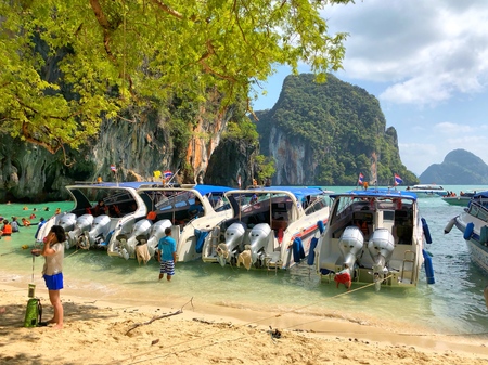 KRABI THAILAND 3 FEB 2018: Many people and speed boats anchored at the Island in Krabi Province Thailand. Phi Phi is part of Mu Ko Phi Phi National Park.のeditorial素材