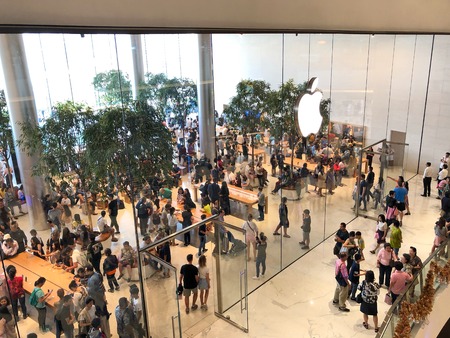BANGKOK THAILAND -  24 NOV 2018: Many people are visiting the new Apple store at Iconsiam, The Apple store was opened in Iconsiam shopping mall and the first apple store branch in Thailandのeditorial素材