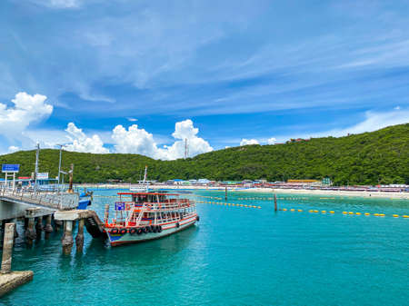 Pattaya Thailand - 11 July 2020: Ferry boat moving towards the coast at koh Larn at Tawaen portのeditorial素材