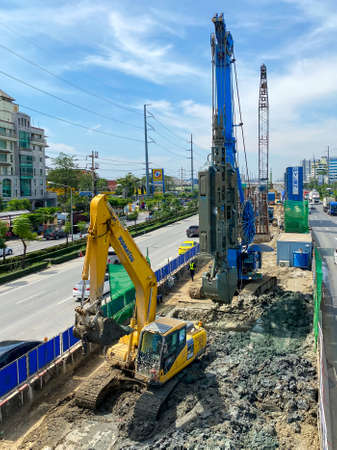 Bangkok Thailand - 22 Oct 2020: Construction workers are working at construction projects near the highway road at Rama II road in Bangkokのeditorial素材