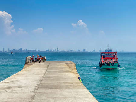Pattaya Thailand - 6 March 2022: A boat moving towards the coast at koh Larn portのeditorial素材