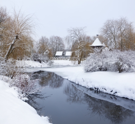 Snow-covered landscape in the city parkの写真素材