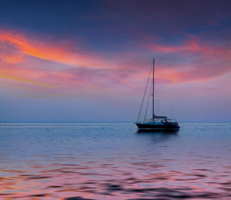 Summer seascape with luxury yacht. Sunriseの写真素材