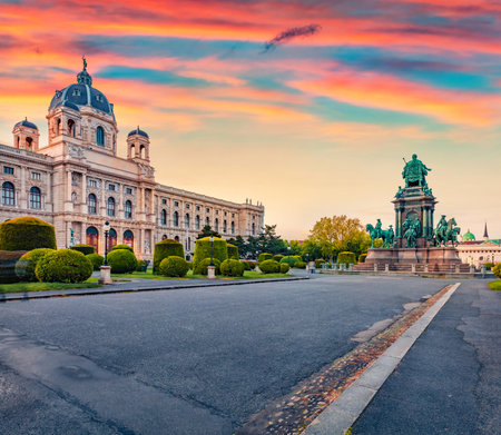 Beautiful summer scene of Maria Theresa Square with famous Naturhistorisches Museum (Natural History Museum) and monument to empress Maria Theresa, Vienna, Austria, Europe.のeditorial素材