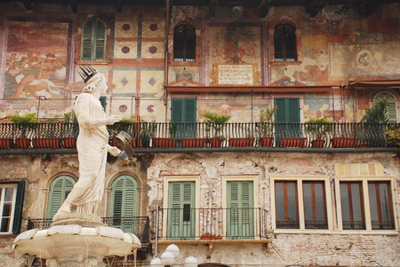 The Roman statue, The Madonna Verona, atop the fountain in Piazza Delle Erbe in Verona, Veneto. The city has been awarded UNESCO World Heritage Site status の写真素材