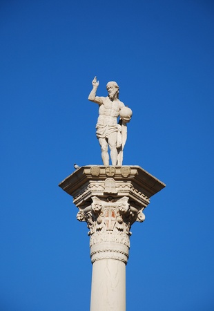 The Christ the Redeemer Statue in Vicenza, Veneto, Italy. It was created in 1640 and is located in Piazza dei Signori. The lower colonnade is built in Doric style, and the upper in Ionic style の写真素材