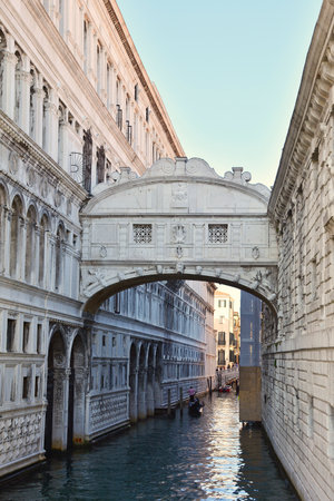 The Bridge of Sighs (Ponte dei Sospiri) in Venice, Italy, connecting the Doge's Palace with the New Prison.のeditorial素材