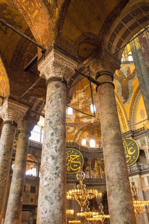 The interior of Ayasofia or Hagia Sofia in Sultanahmet, Istanbul, Turkey, taken from the upper gallery. Built in 537 AD as a church, it was converted into a mosque in the mid-1400s.のeditorial素材