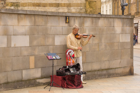 Krakow, Poland - July 13th 2018. A busker plays the violin for passing tourists on a corner of the histroic Grodzka Ulica street in old town Krakowのeditorial素材