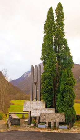 Kred, Slovenia - December 8th 2018. A commemorative memorial outside the village of Kred near Kobarid in Primorska, Slovenia, commemorating those who died during the second world warのeditorial素材