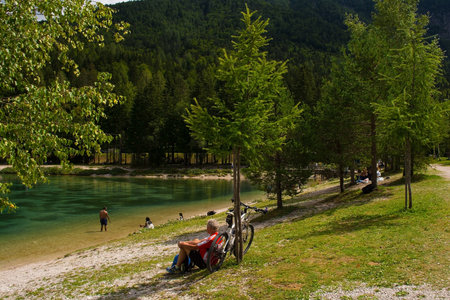 Kranjska Gora, Slovenia - August 21st 2022. A cyclist enjoys a break at Jasna Lake near Kranjska Gora in the Upper Carniola region of north west Slovenia. An artificial lake created for tourism purposesのeditorial素材