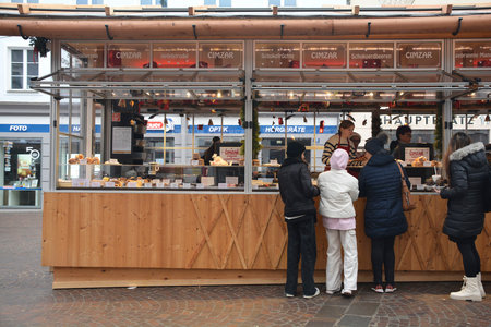 Villach, Austria - December 24th 2022. Christmas market stalls on Hauptplatz street on Christmas Eve in the historic centre of Villach in Carinthia, Austriaのeditorial素材
