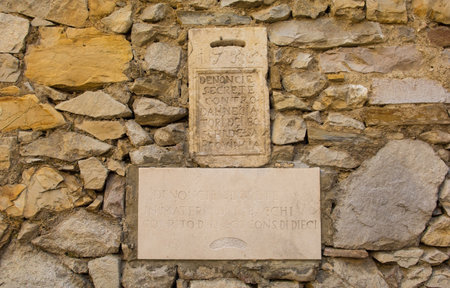 A medieval denunciation box in Buzet, Croatia. The Italian text says it is for the anonymous reporting of people damaging woodland in the province. These are commonly known as bocche di leoni (lionâs mouths) as many featured a lion's mouth into which thのeditorial素材