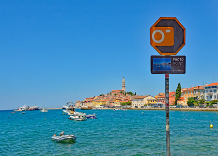 Rovinj, Croatia - July 9th 2023. A sign informs visitors and tourists that they are in a good spot to take a classic photo of Rovinj old town in Istria, Croatiaのeditorial素材