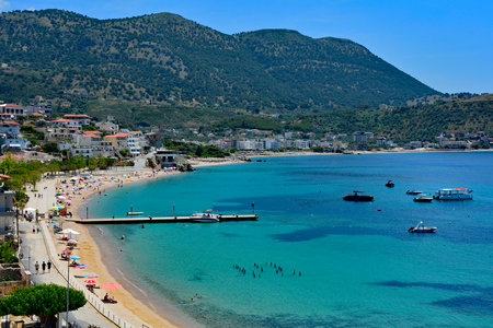 Spile Beach in Himare Bay on the coast of southern Albania, part of the Albanian Riviera. Located in Vlore County, it lies between the Ceraunian Mountains and the Ionian Sea and is a major tourism centreの写真素材