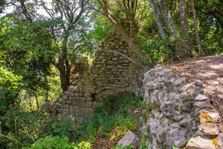 An historic stone wall in Butrint Archaeological Park, within Butrint National Park, southern Albania. A UNESCO World Heritage Site. The stone blocks at the bottom are likely Hellenistic, with later Roman or Byzantine ones layered on top of them.の写真素材