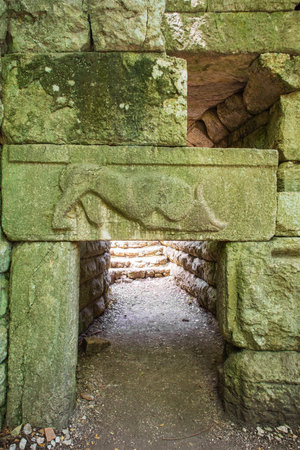 The Lion Gate in Butrint Archaeological Park, within Butrint National Park, southern Albania. A UNESCO World Heritage Site. An iconic feature of Butrint's fortifications, a Hellenistic-era entrance adorned with a lintel relief of a lion and a bullの写真素材