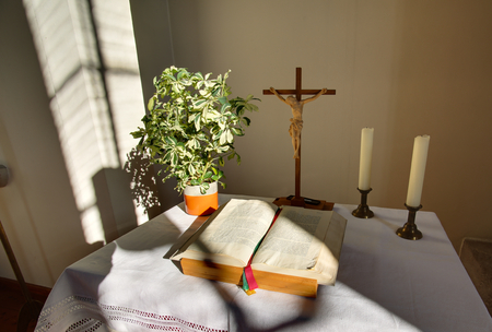 HDR shot of altar with cross and bible in a church building in Rassdorf, Hesse, Germany.のeditorial素材