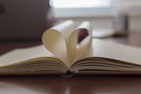 open notebook with blank pagesの写真素材