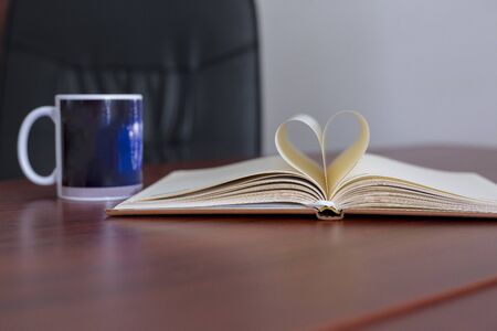 open notebook with blank pagesの写真素材