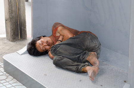 BANGKOK, THAILAND - AUGUST 1, 2015: Homeless man sleeping on the sidewalk. Homelessness is one of the main social issues in Bangkok in Thailand.のeditorial素材