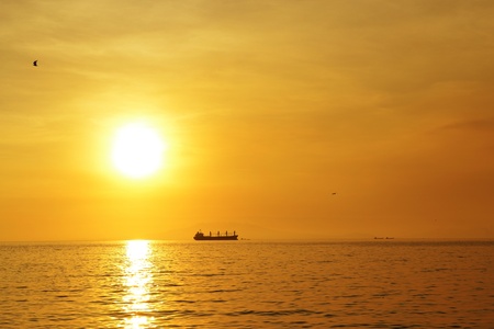 a golden sunset view from manila bay   の写真素材