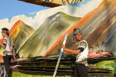 MANILA, PHILIPPINES - APR  14  performer getting ready their props during Aliwan Fiesta, which is the biggest annual national festival competition on April 14, 2012 in Manila Philippines のeditorial素材