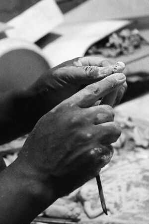 Ayacucho. Noviembre 11, 2015 - Hands of Mr. Edwin Pizarro, Artistic Retablist Masterのeditorial素材
